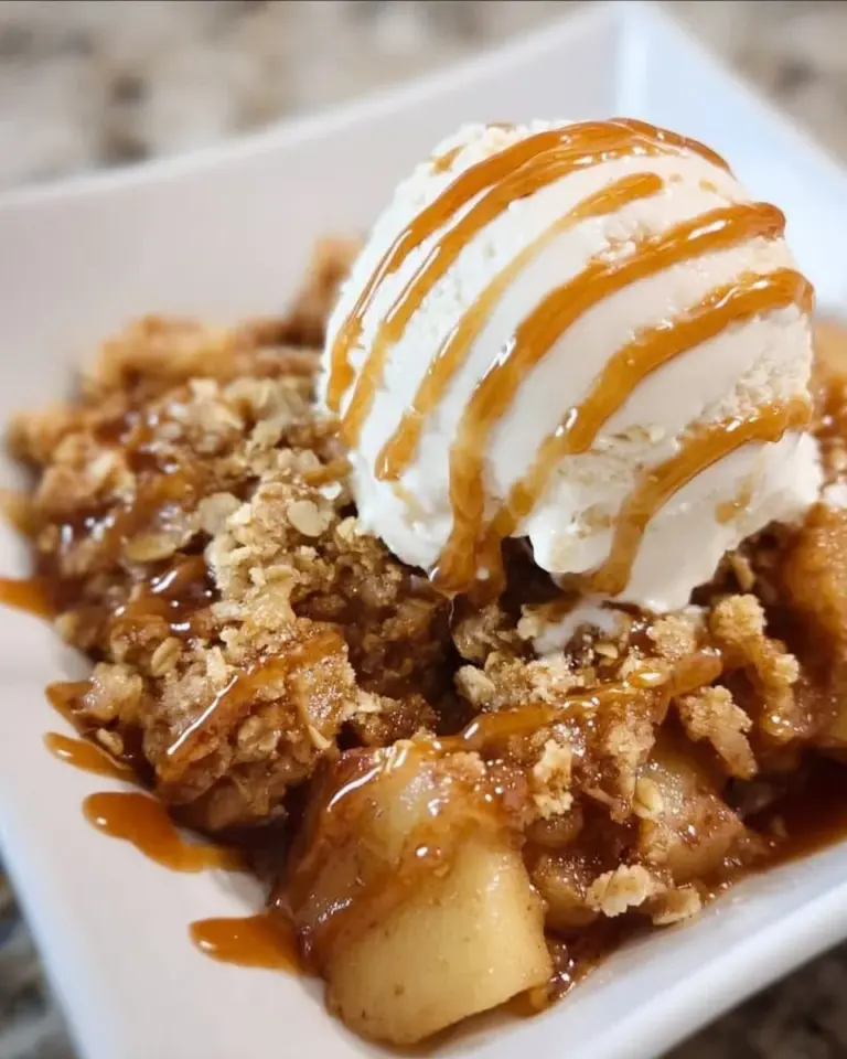 Delicious old fashioned easy apple crisp topped with crumbly oats and cinnamon